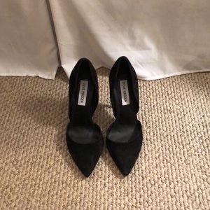 Black Pumps